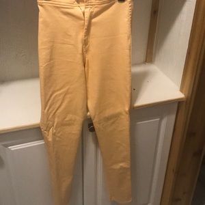 High-waisted skinny jeans for your perfect 🍑